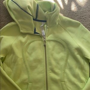 lululemon athletica Tops - WORN ONCE LULULEMON SCUBA HOODIE lululemon athletica Tops - WORN ONCE LULULEMON SCUBA HOODIE